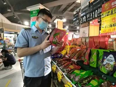 濟南市場監管部門開展粽子市場專項檢查，現場責令問題經營者整改