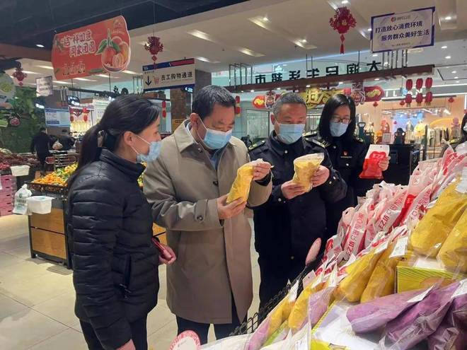 平邑縣市場監管局開展元宵節食品安全專項檢查，保障預包裝與散裝食品雙安全